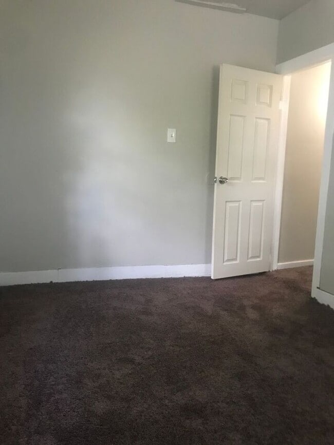 Building Photo - 4 bedroom ranch near dearborn- Section 8 APPROVED- Bad Credit OK!- Deposit Special!