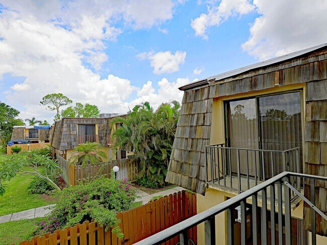 Building Photo - Parkwoods 5580-2