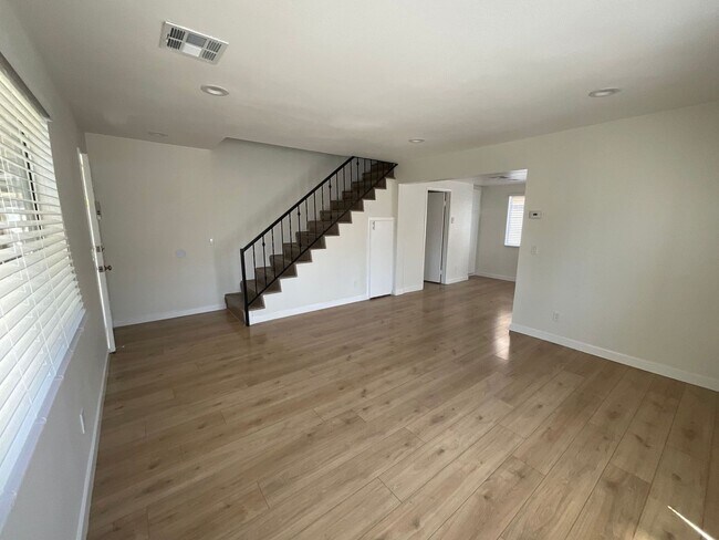 Building Photo - 6327 Newlin Ave