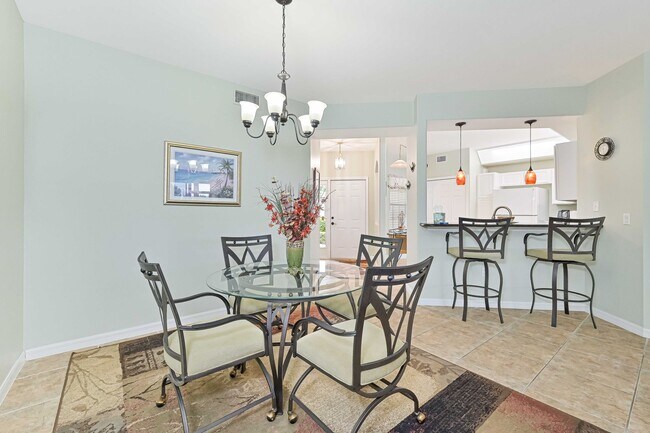 Building Photo - ***FULLY FURNISHED - 2/2 condo with LAKE V...