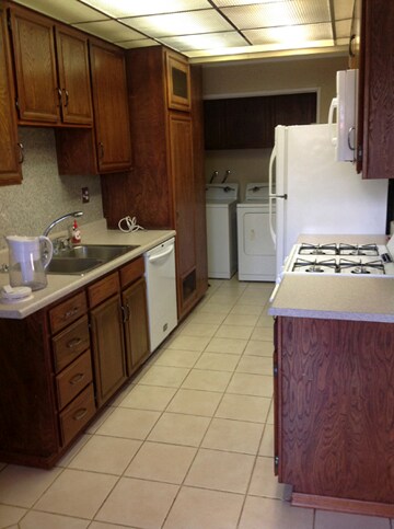 Kitchen - 918 S Mountain Ave