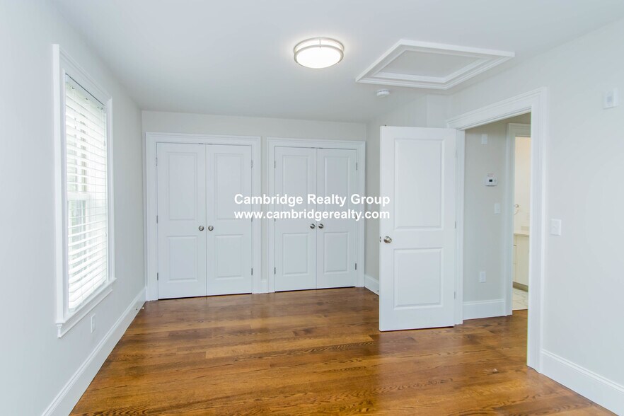 Building Photo - 114 Columbia St