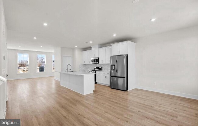 Building Photo - 127 Heyford Dr