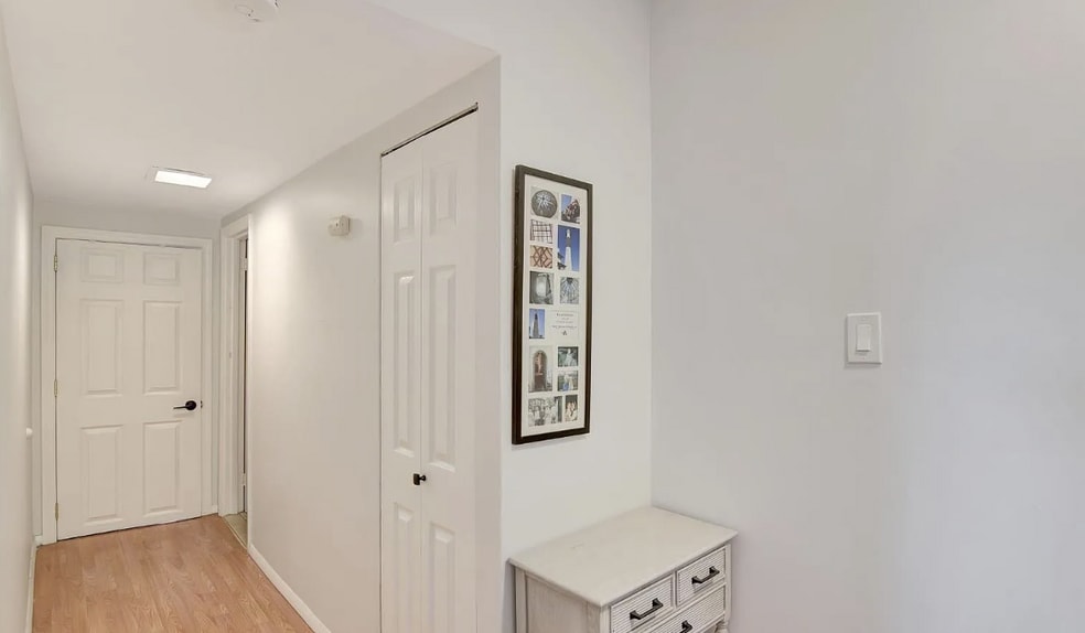 Building Photo - 239 Shoreland Cir