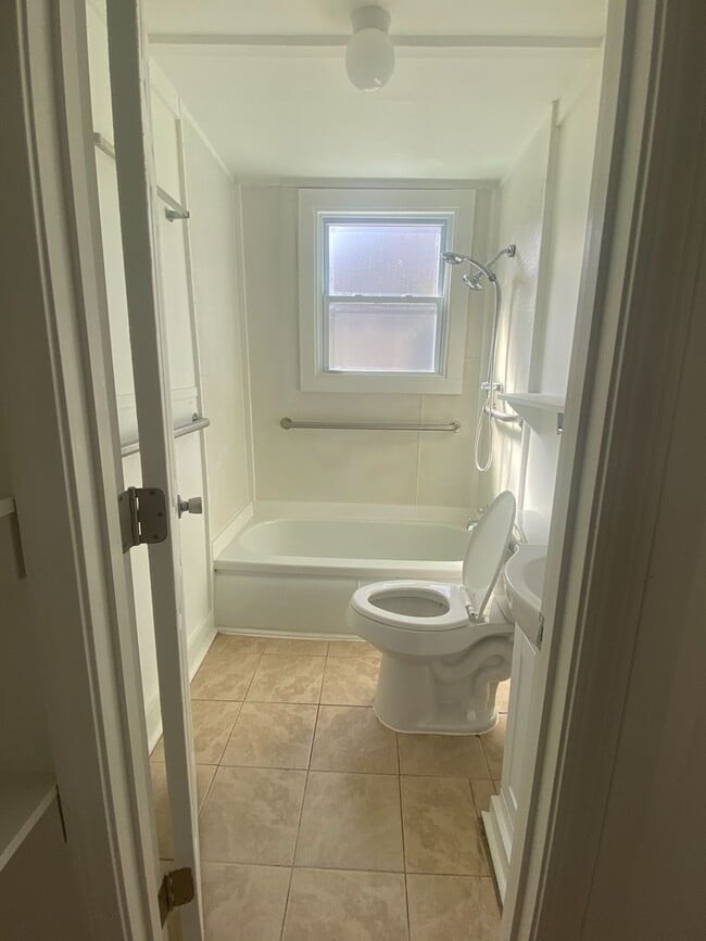 Building Photo - 2 Bed, 1 Bath Home in Taylors is Available