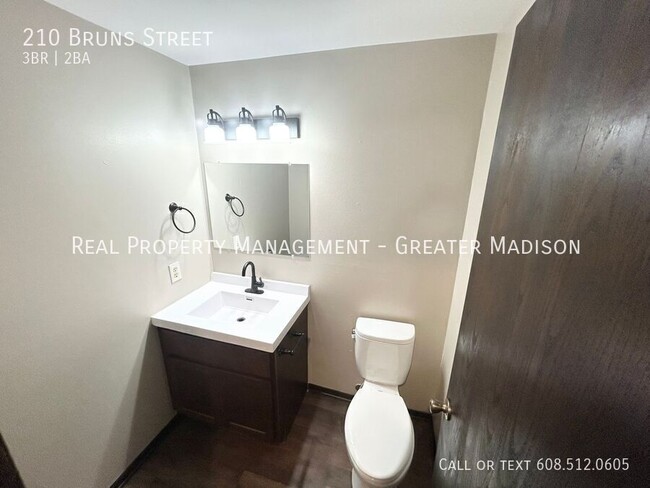 Building Photo - 210 Bruns St