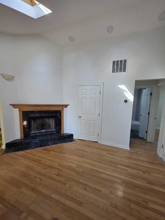 Building Photo - 20831 Maple Ct