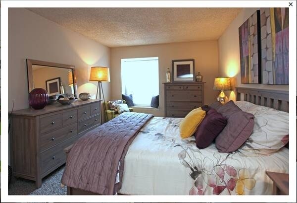 Building Photo - 105 Village Ln