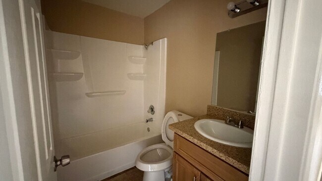 Building Photo - Two Bedroom One Bathroom Apartment in San Bernardino!