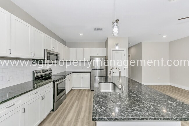 Building Photo - 3604 Aaron Pl