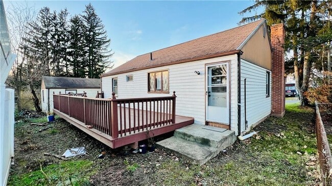 Building Photo - 3 Elm Dr