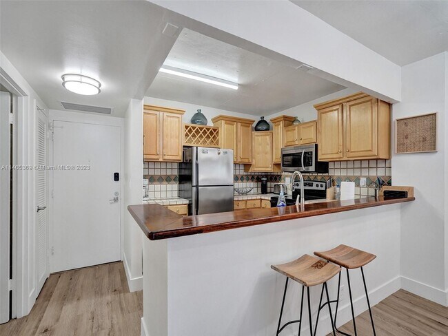 Building Photo - 3725 S Ocean Dr