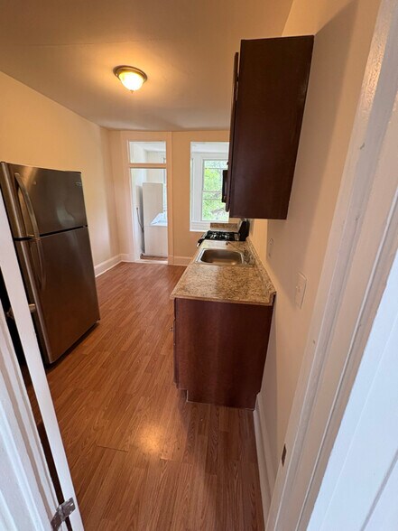 Building Photo - 406 E Cold Spring Ln
