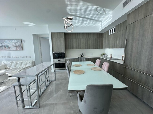 Building Photo - 17550 Collins Ave