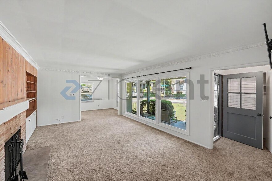 Building Photo - Unit