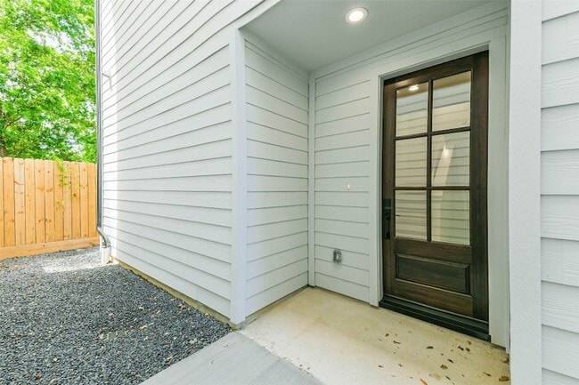 Building Photo - 5703 Balbo St