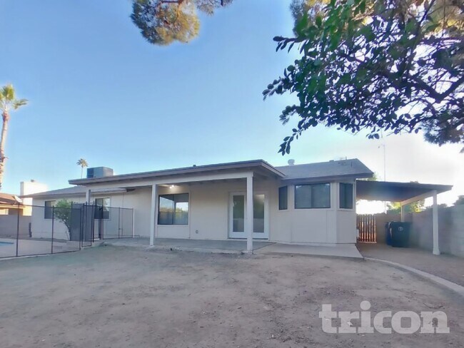 Building Photo - 1726 N Summer Cir