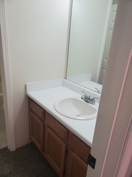 Building Photo - 3314 N Tracy Ave