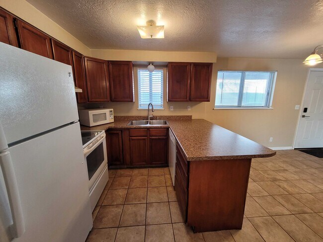 Building Photo - 125 W 1100 N