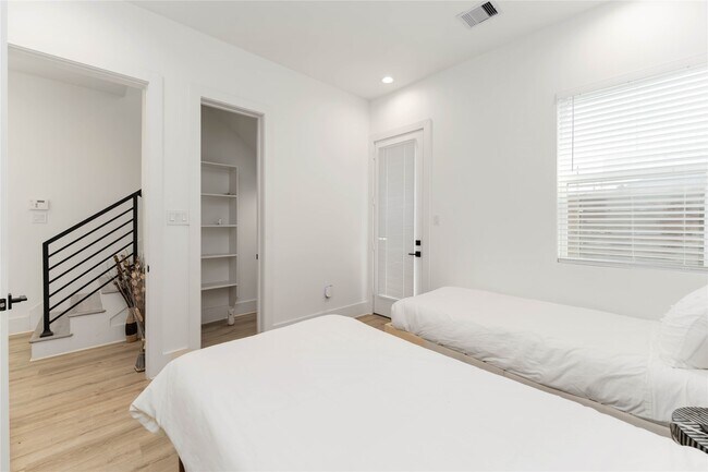 Building Photo - 3410 Baer St