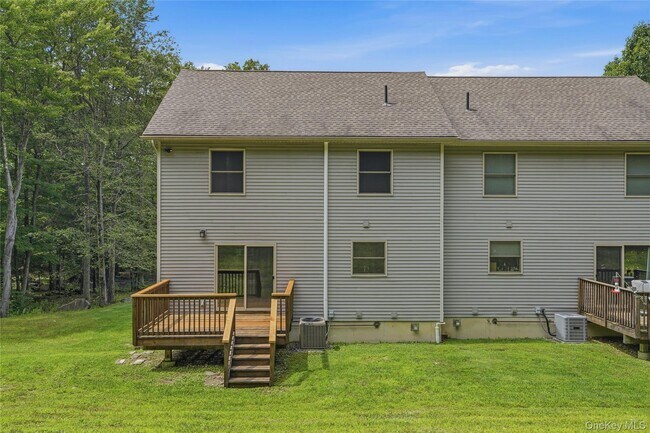 Building Photo - 735 Milton Turnpike