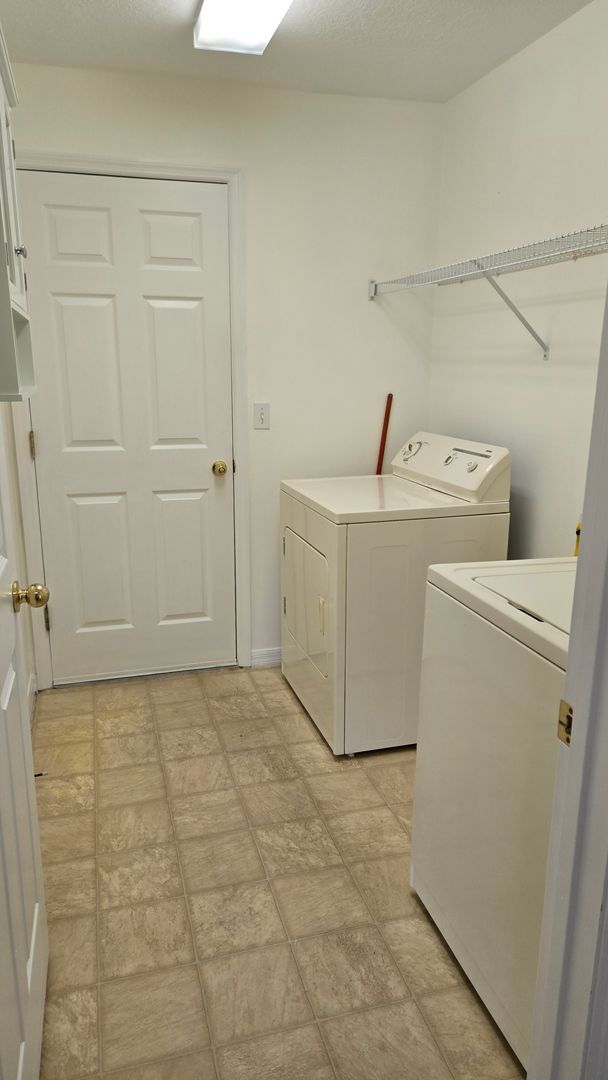 Building Photo - Spacious Haines City Retreat - For Rent Now!