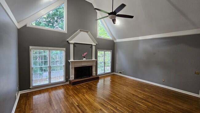 Building Photo - 1381 Providence Dr