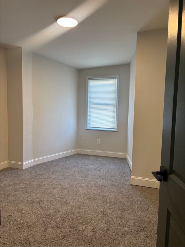 Building Photo - Newly Renovated 4BR Home in East Baltimore – Perfect for Families or Professionals!