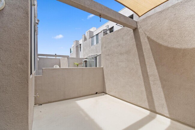 Building Photo - 501 Herondo St