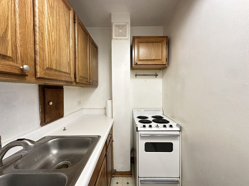 Building Photo - 4180 N Marine Dr