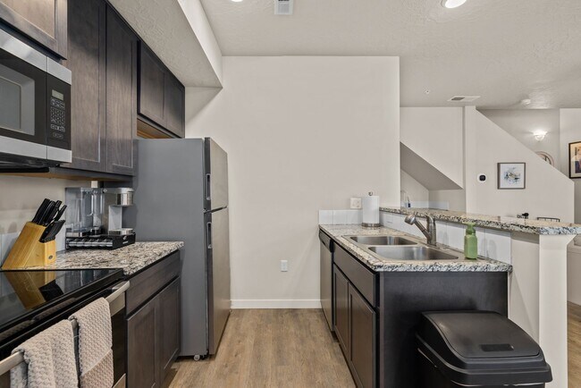 Building Photo - Beautiful Home in Garden City!