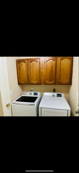 Building Photo - 9687 Chelmsford Dr