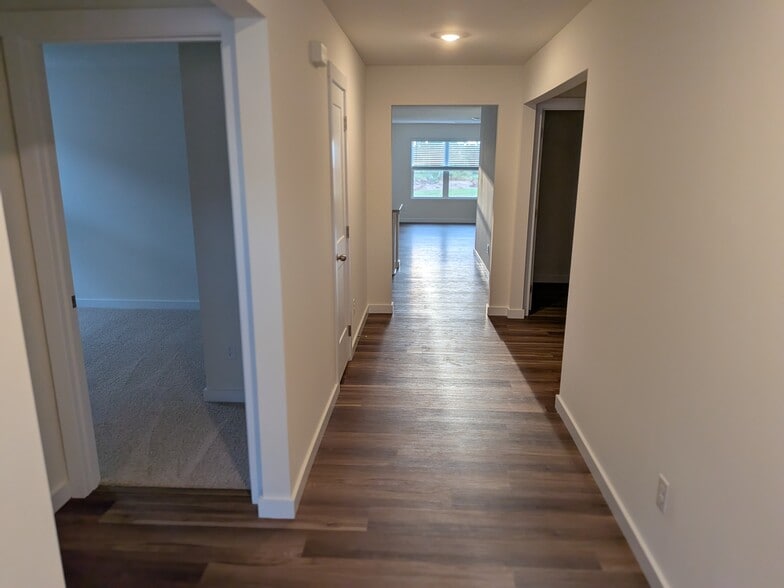 Building Photo - 8483 Bright Water Dr