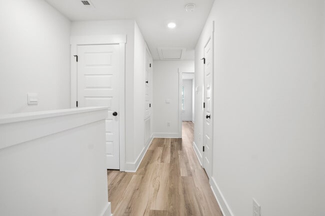 Building Photo - 105 Foxtail Wy