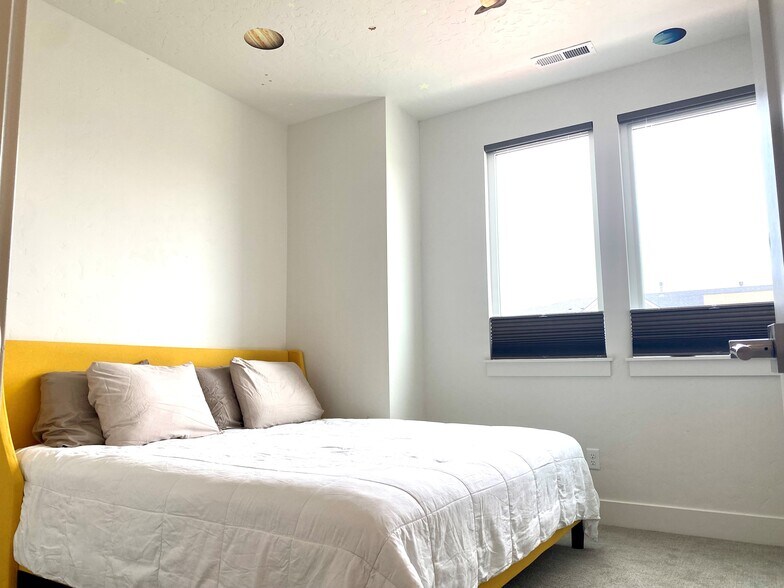 Building Photo - 3013 S Honeycomb Way