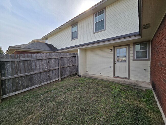 Building Photo - 4005 Nadine Dr