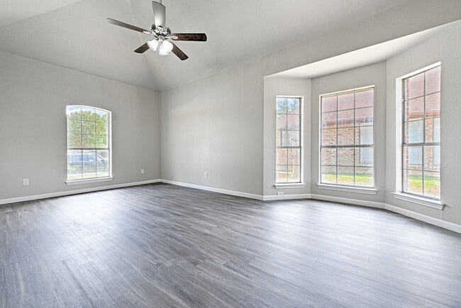 Building Photo - 2038 Biscayne Dr