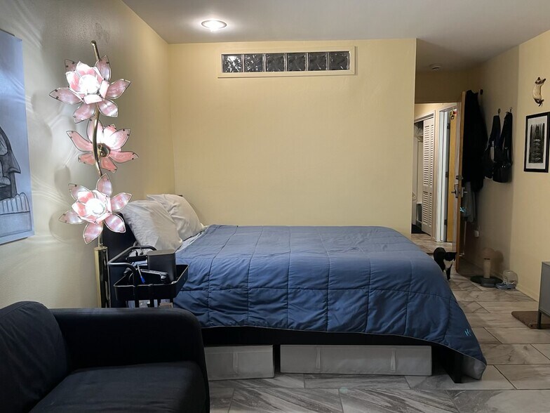 Building Photo - 921 E Huron St