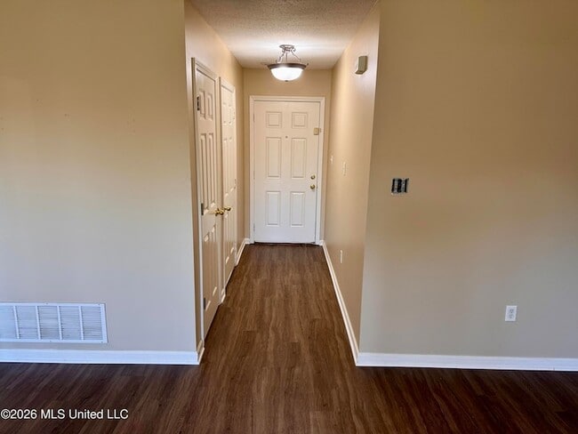 Building Photo - 1664 Madison Cove E