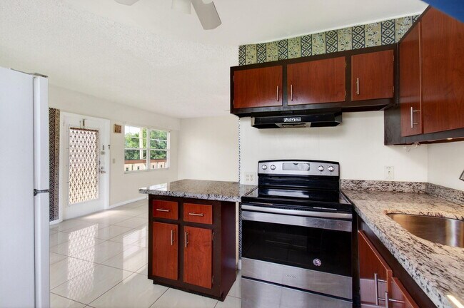 Building Photo - 116 Mansfield C