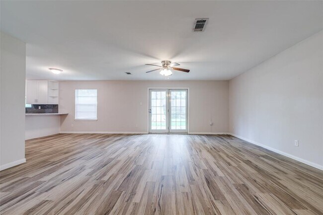 Building Photo - 8915 Bintliff Dr