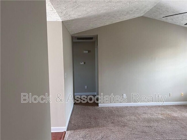 Building Photo - 1465 Avoncroft Dr