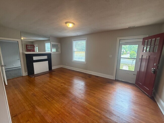 Building Photo - 2-bedroom 1 bathroom Cottage on a large lot with 2 large storage building on site