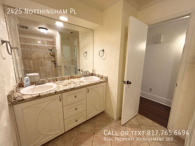 Building Photo - 2425 Nottingham Pl