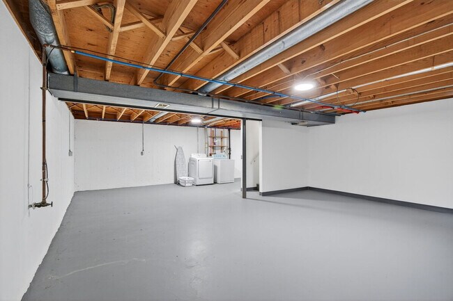 Building Photo - 1415 Lindsay Ln