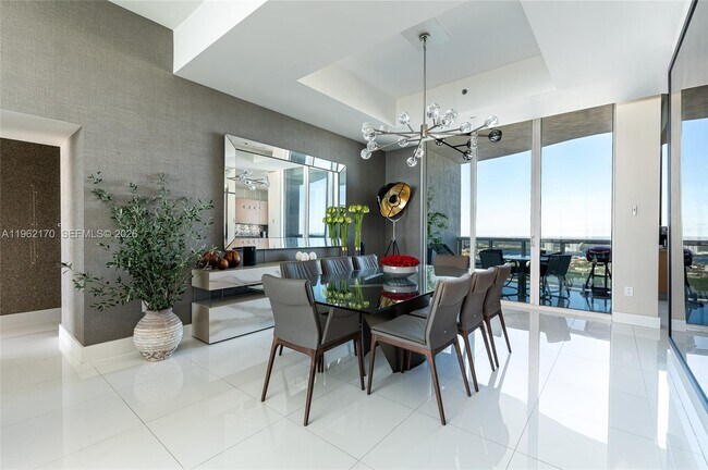 Building Photo - 15901 Collins Ave