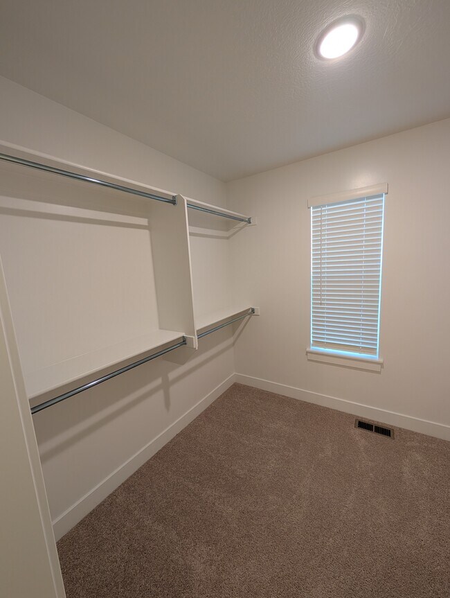 Building Photo - 258 W 925 N