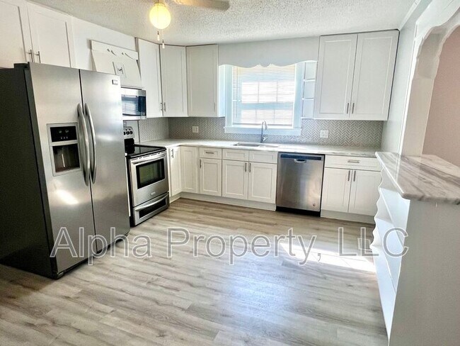 Building Photo - 407 Cedar Lane Rd