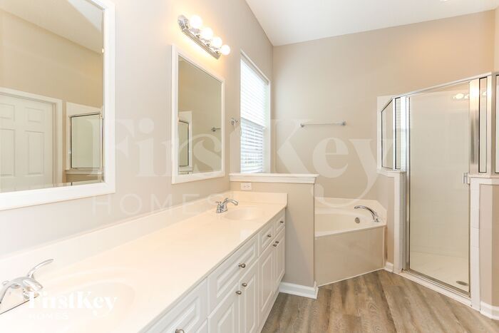 Building Photo - 13831 Devan Lee Dr E