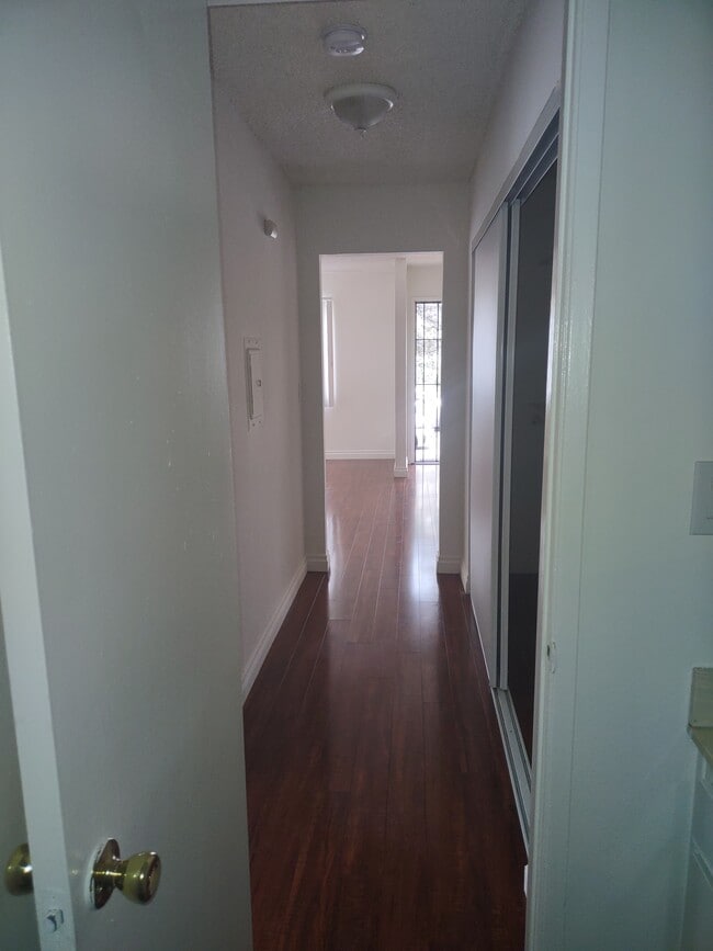 Building Photo - 5545 Lindley Ave
